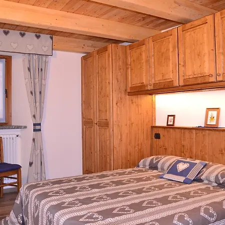 Lo Coppa Fen Apartment *